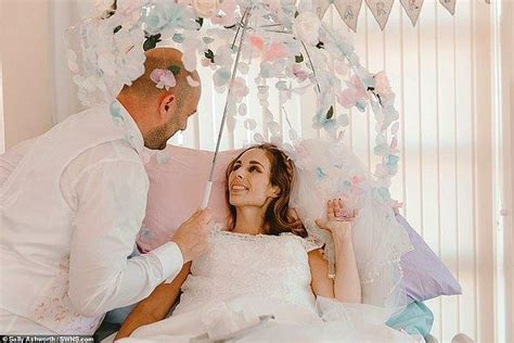 Ö­l­m­e­d­e­n­ ­Ö­n­c­e­ ­S­e­v­g­i­l­i­s­i­y­l­e­ ­E­v­l­e­n­m­e­ ­H­a­y­a­l­i­n­i­ ­G­e­r­ç­e­k­l­e­ş­t­i­r­e­n­ ­K­a­n­s­e­r­ ­H­a­s­t­a­s­ı­ ­K­a­d­ı­n­